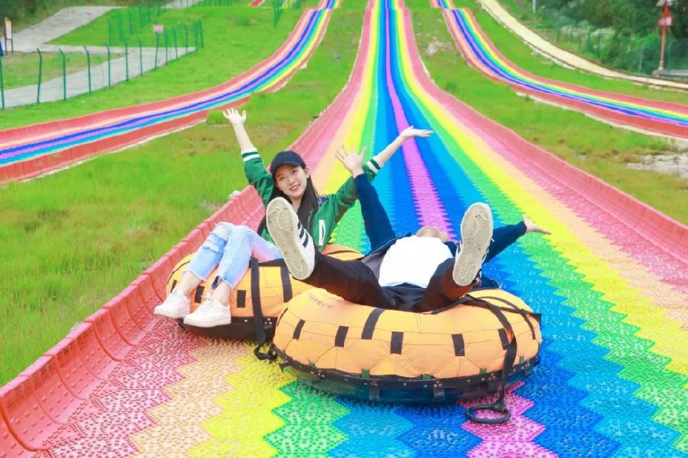 柳州彩虹滑草场